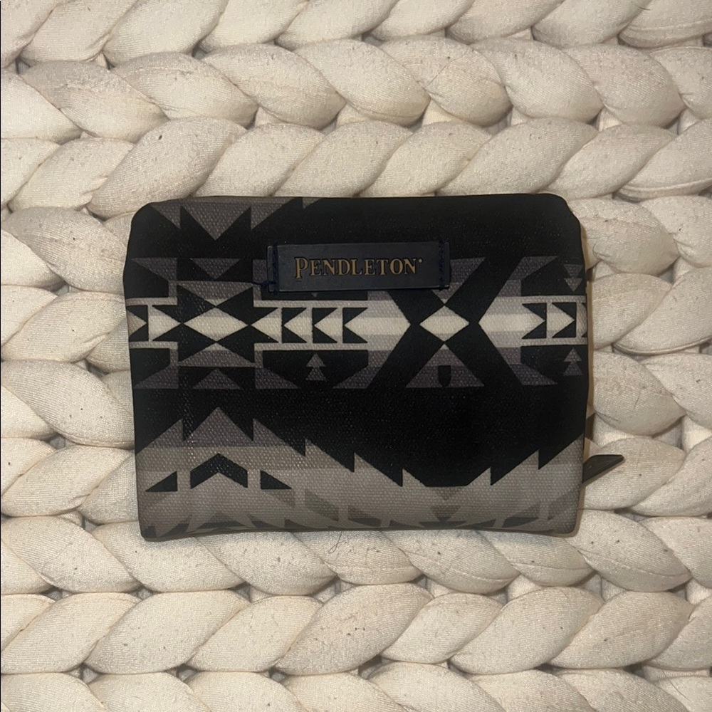 Pendleton Black And Gray Tribal Pattern Pouch - image 1